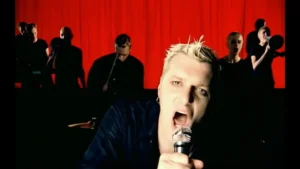 chumbawamba-tubthumping-1997-v0-aw9XewVDFPlooHBa9DYn9Y_szxyOyJfkmgNO9KdSlJE